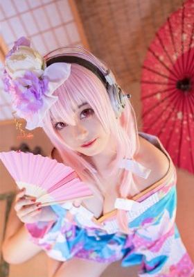 亚洲欧美另类国产制服_电影在线观看